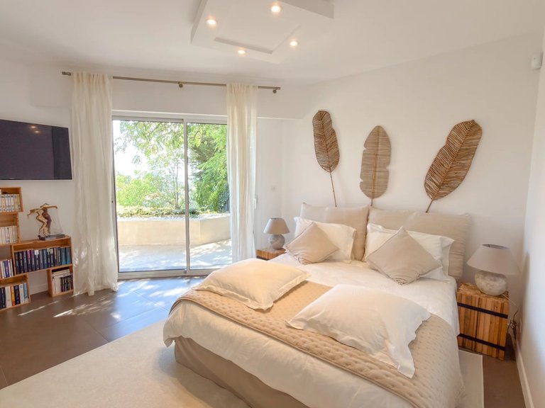 Villa for Sale in Le Golfe Juan, Antibes Area 12
