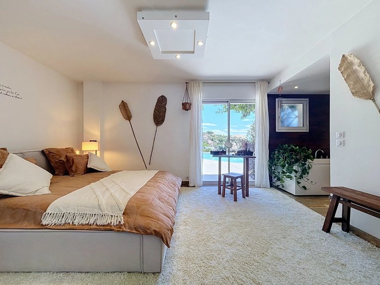 Villa for Sale in Le Golfe Juan, Antibes Area 14