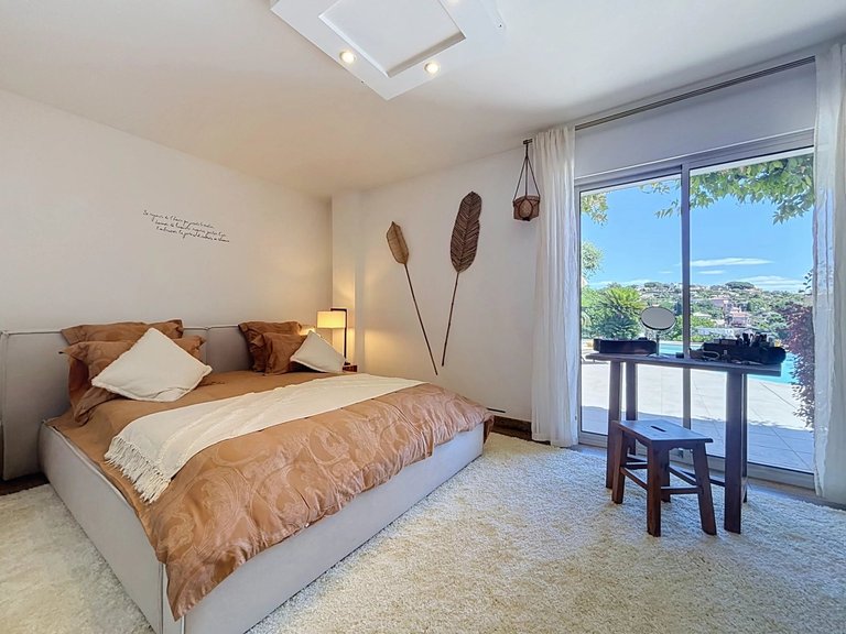Villa for Sale in Le Golfe Juan, Antibes Area 15