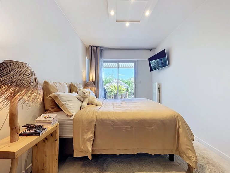 Villa for Sale in Le Golfe Juan, Antibes Area 17