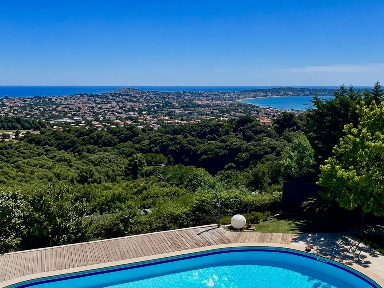 Villa for Sale in Le Golfe Juan, Antibes Area 2