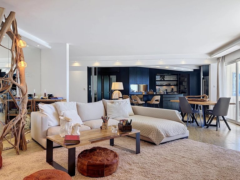 Villa for Sale in Le Golfe Juan, Antibes Area 9