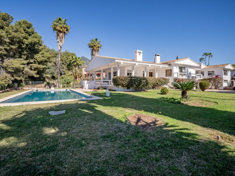 Villa for Sale in Marbella, Marbella Area 4
