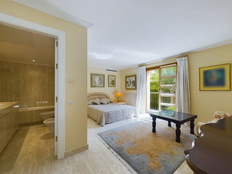 Villa for Sale in Nueva Andalucía, Marbella Area 18