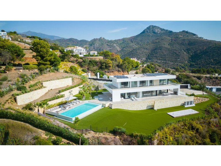 Villa for Sale in Benahavís, Marbella Area 2