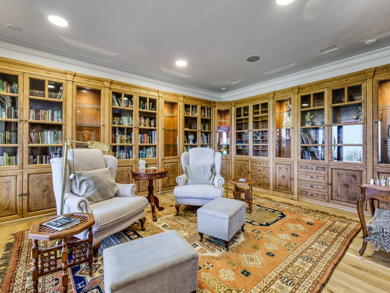 Villa for Sale in La Mairena, Marbella Area 15