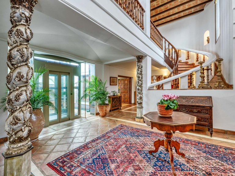 Villa for Sale in La Mairena, Marbella Area 10
