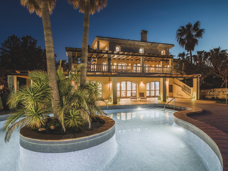 Villa for Sale in Estepona, Marbella Area 2