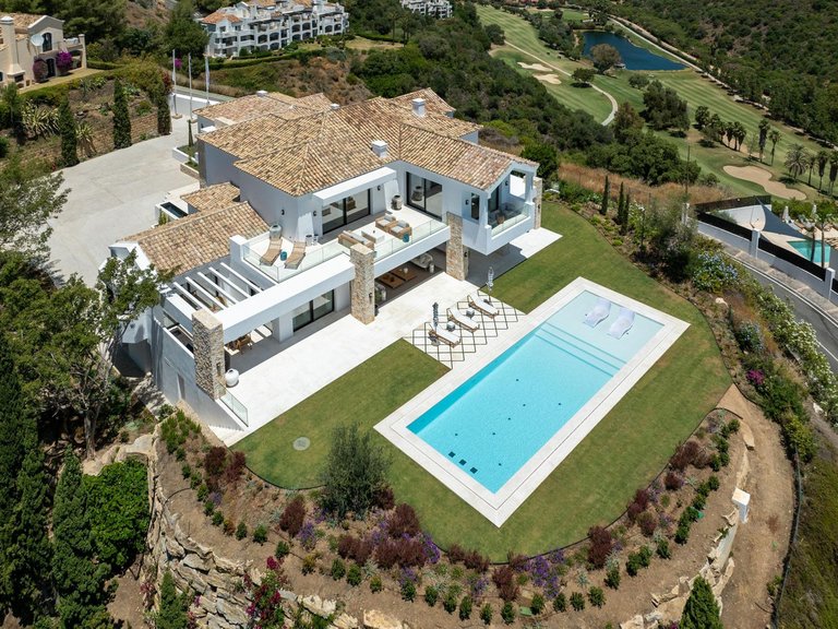 Villa for Sale in Benahavís, Marbella Area 1