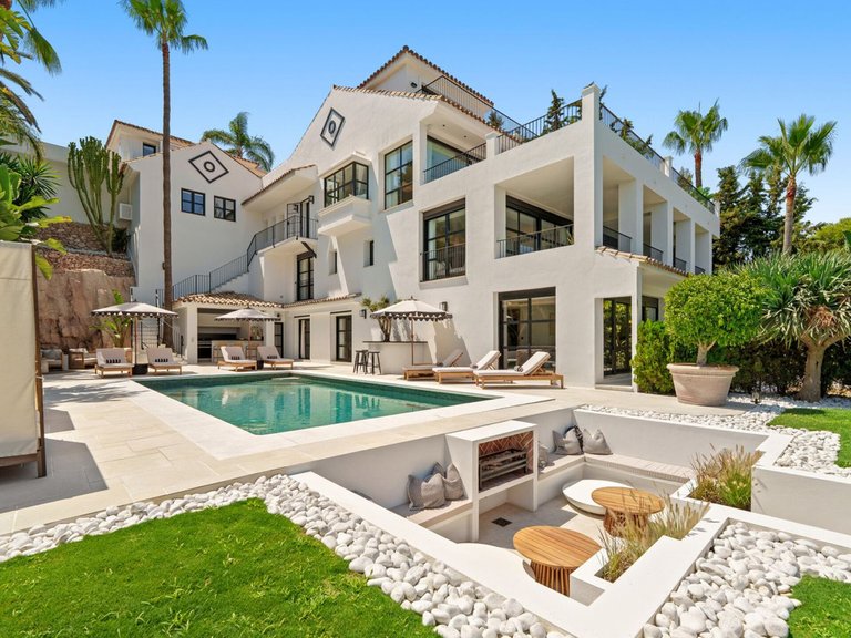 Villa for Sale in Nueva Andalucía, Marbella Area 2