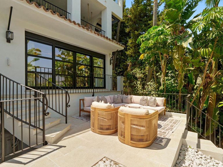 Villa for Sale in Nueva Andalucía, Marbella Area 11