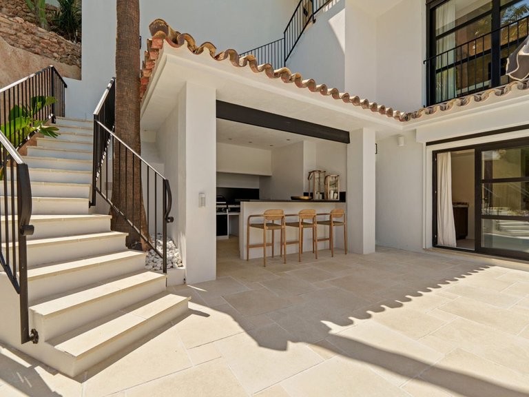 Villa for Sale in Nueva Andalucía, Marbella Area 13