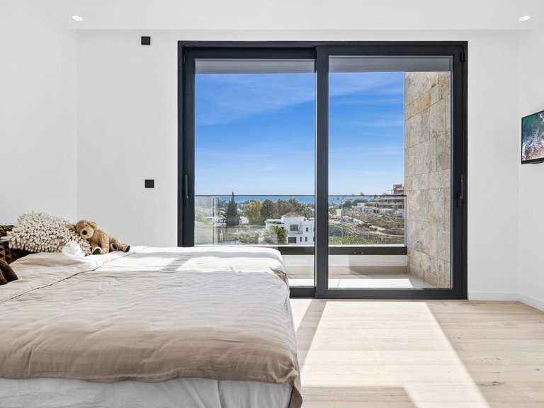 Villa for Sale in Benahavís, Marbella Area 18