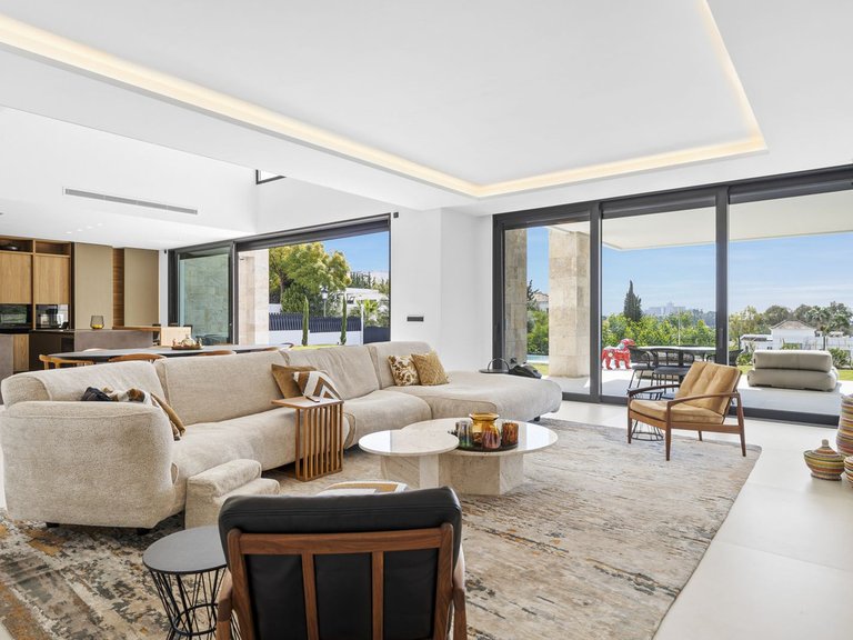 Villa for Sale in Benahavís, Marbella Area 4