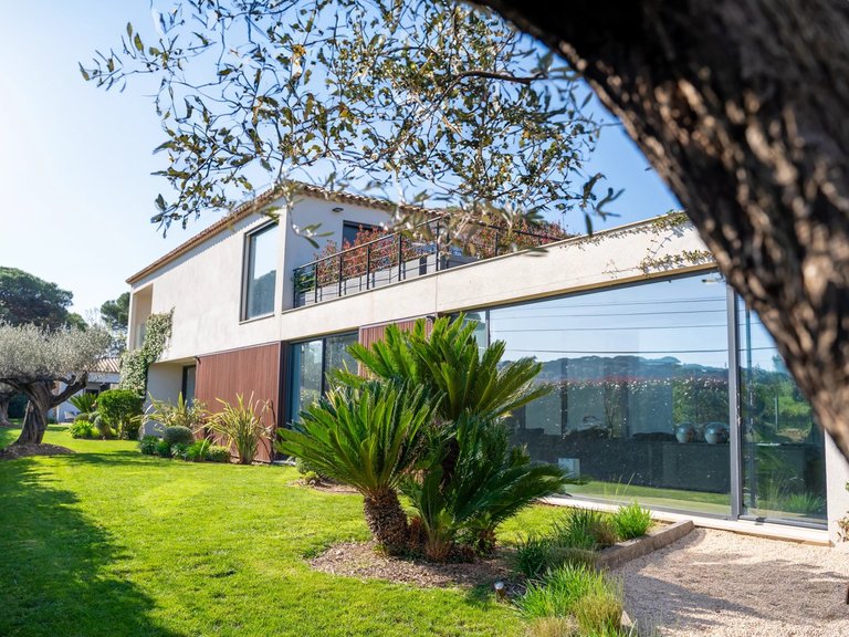 Villa for Sale in Saint Tropez, St. Tropez, Grimaud Area 1
