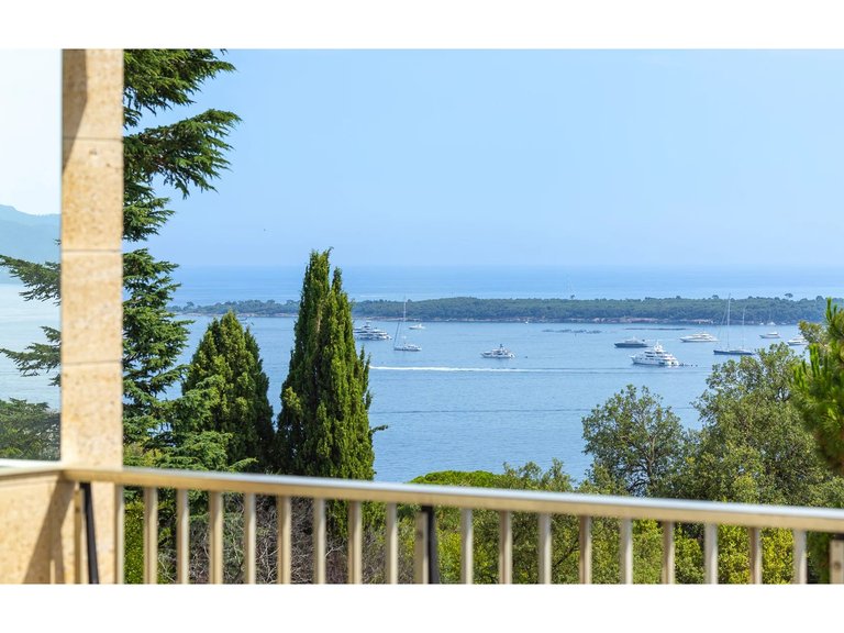 Apartment for Sale in Cannes, Cannes Area 1