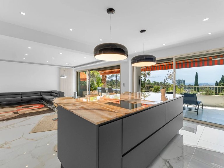 Apartment for Sale in Cannes, Cannes Area 4
