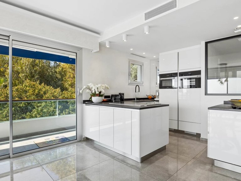 Apartment for Sale in Cannes, Cannes Area 6