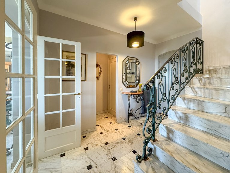 Villa for Sale in Cabris, Mougins, Valbonne, Grasse Area 15