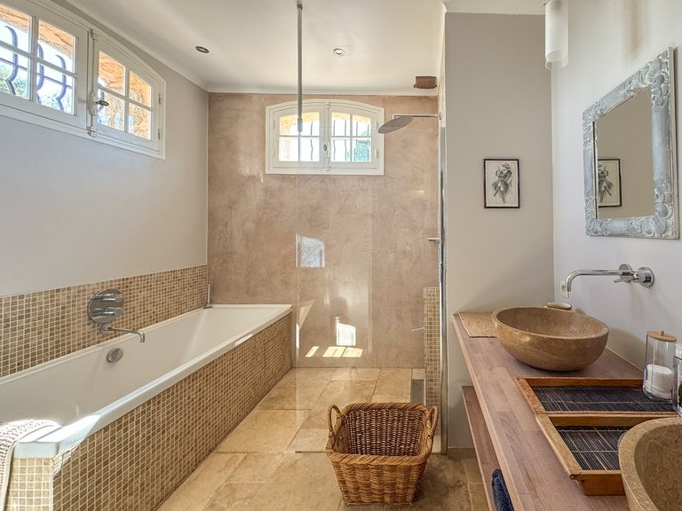 Villa for Sale in Cabris, Mougins, Valbonne, Grasse Area 17