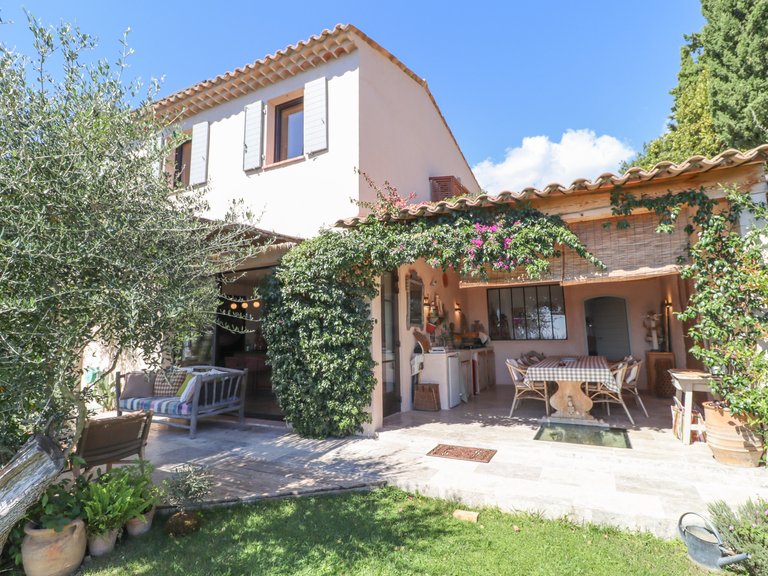 Villa for Sale in Chateauneuf Grasse, Mougins, Valbonne, Grasse Area 15