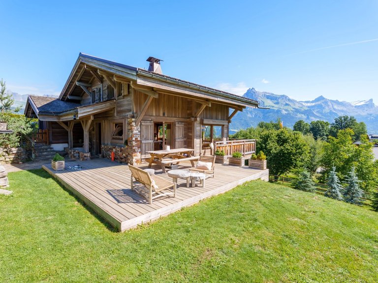 Villa for Sale in Combloux, Megeve 1