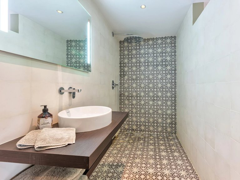 Villa for Sale in Cannes, Cannes Area 15