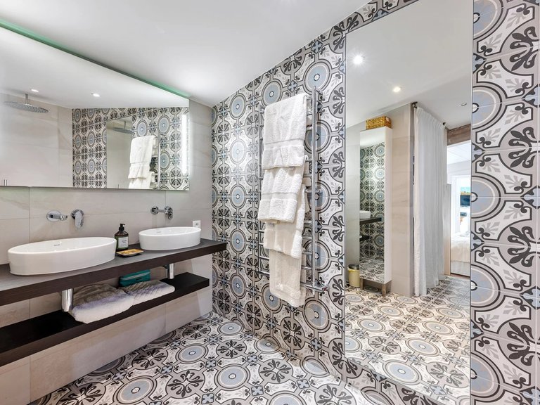 Villa for Sale in Cannes, Cannes Area 18