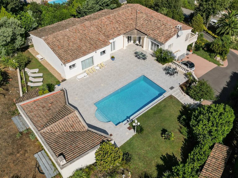 Villa for Sale in Vallauris, Antibes Area 2