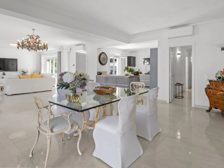 Villa for Sale in Vallauris, Antibes Area 3