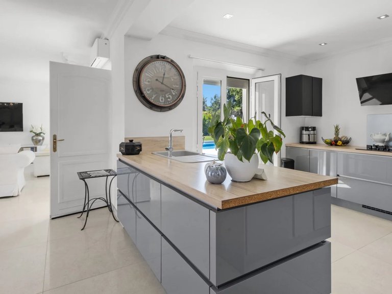 Villa for Sale in Vallauris, Antibes Area 6