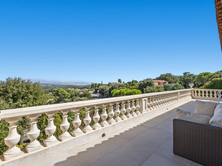 Villa for Sale in Vallauris, Antibes Area 7