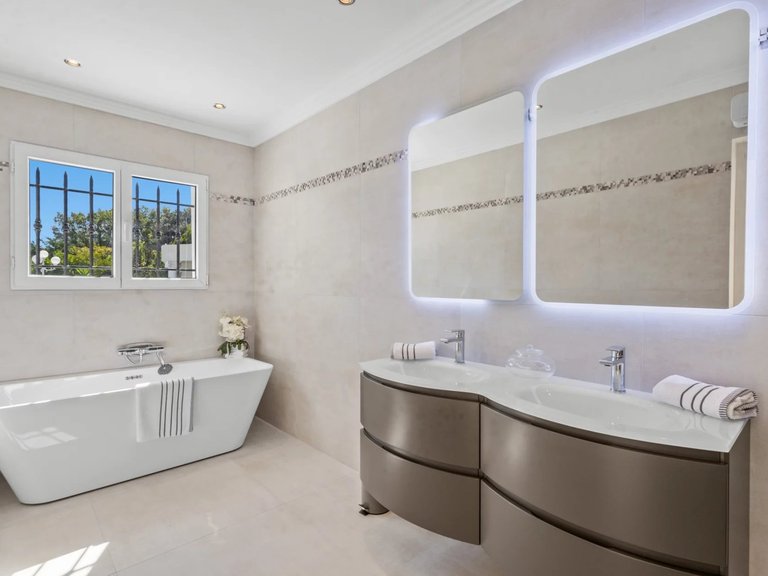 Villa for Sale in Vallauris, Antibes Area 9