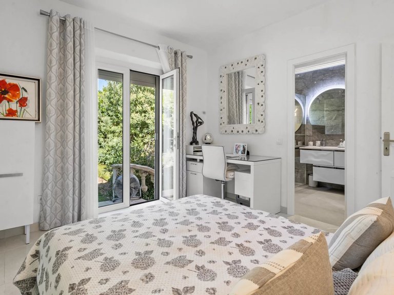 Villa for Sale in Vallauris, Antibes Area 10