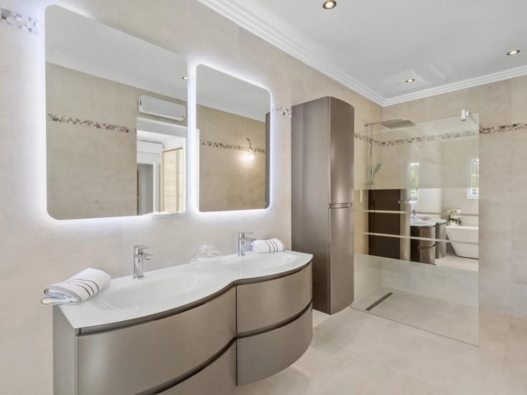 Villa for Sale in Vallauris, Antibes Area 13