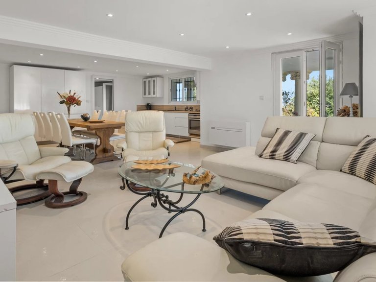 Villa for Sale in Vallauris, Antibes Area 19