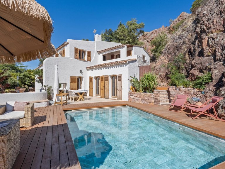 Villa for Sale in Mandelieu La Napoule, Cannes Area 1