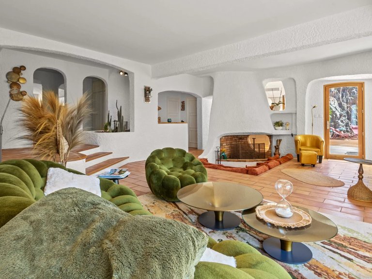 Villa for Sale in Mandelieu La Napoule, Cannes Area 2