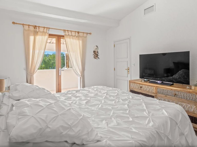 Villa for Sale in Mandelieu La Napoule, Cannes Area 17