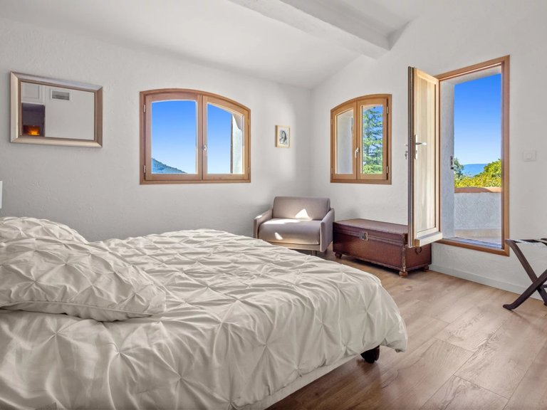 Villa for Sale in Mandelieu La Napoule, Cannes Area 18
