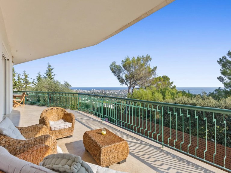 Villa for Sale in Le Golfe Juan, Antibes Area 1