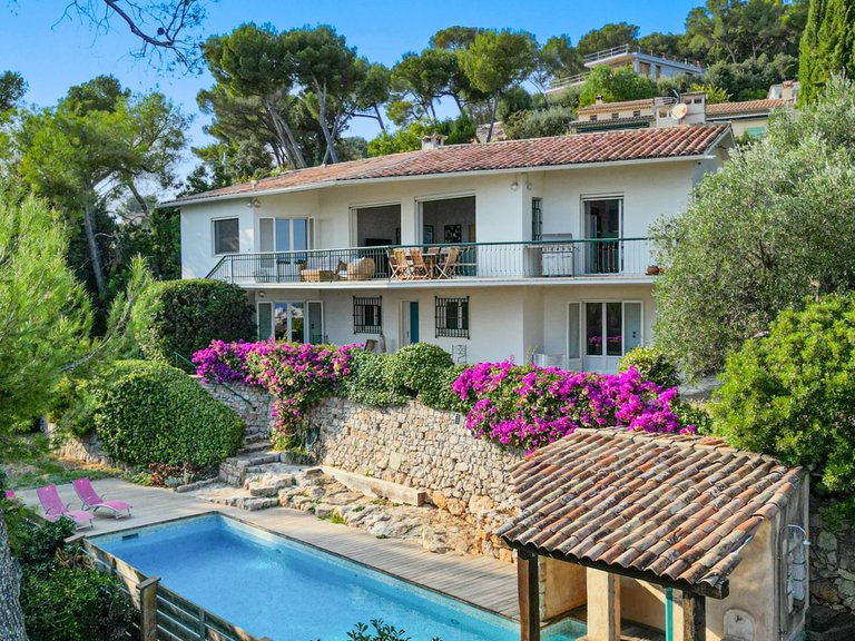 Villa for Sale in Le Golfe Juan, Antibes Area 2