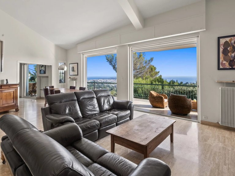 Villa for Sale in Le Golfe Juan, Antibes Area 4