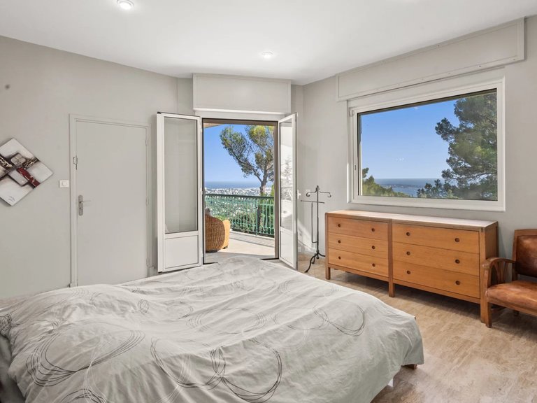 Villa for Sale in Le Golfe Juan, Antibes Area 7
