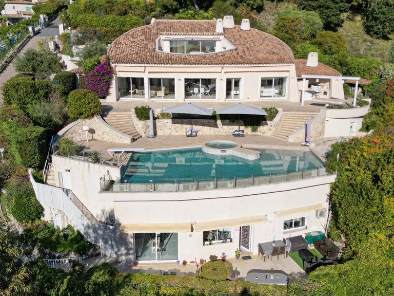 Villa for Sale in Cagnes Sur Mer, Antibes Area 2