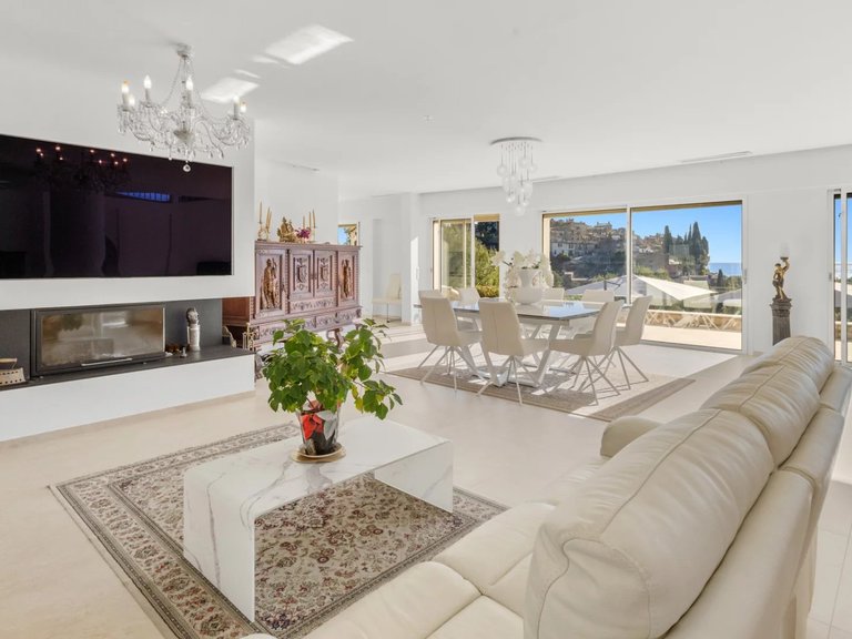 Villa for Sale in Cagnes Sur Mer, Antibes Area 12