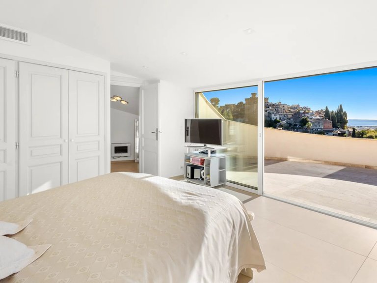 Villa for Sale in Cagnes Sur Mer, Antibes Area 17