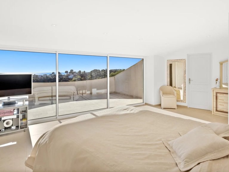 Villa for Sale in Cagnes Sur Mer, Antibes Area 18