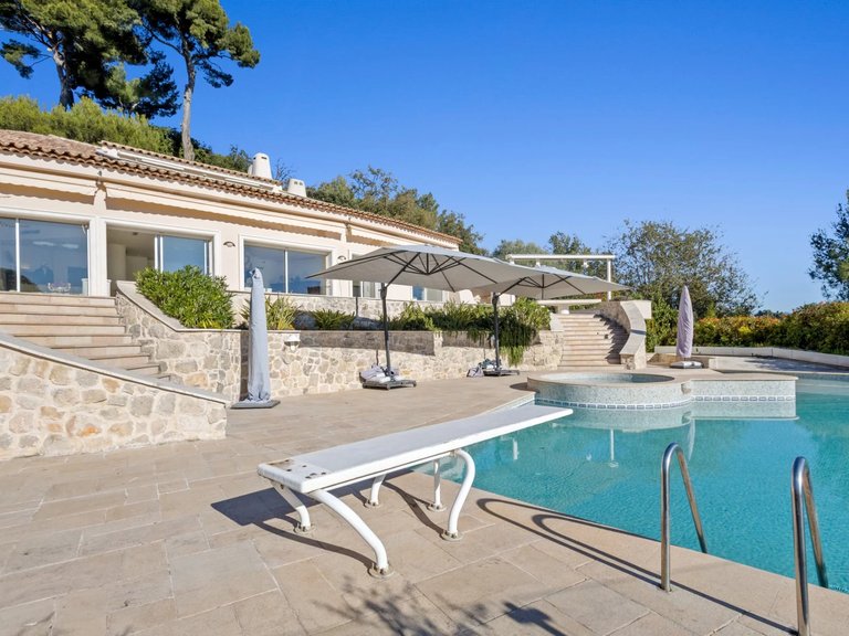 Villa for Sale in Cagnes Sur Mer, Antibes Area 4