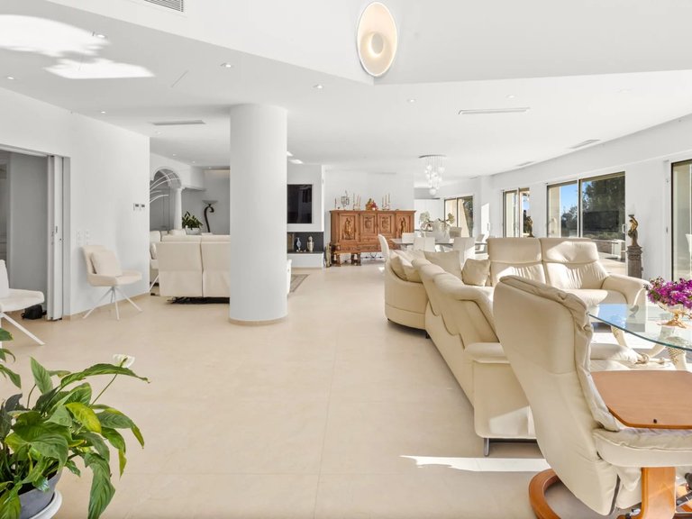 Villa for Sale in Cagnes Sur Mer, Antibes Area 7